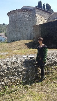 La dott.ssa Valeria Galluzzi presso gli scavi delle "Terme di Agrippa" a Montebuono